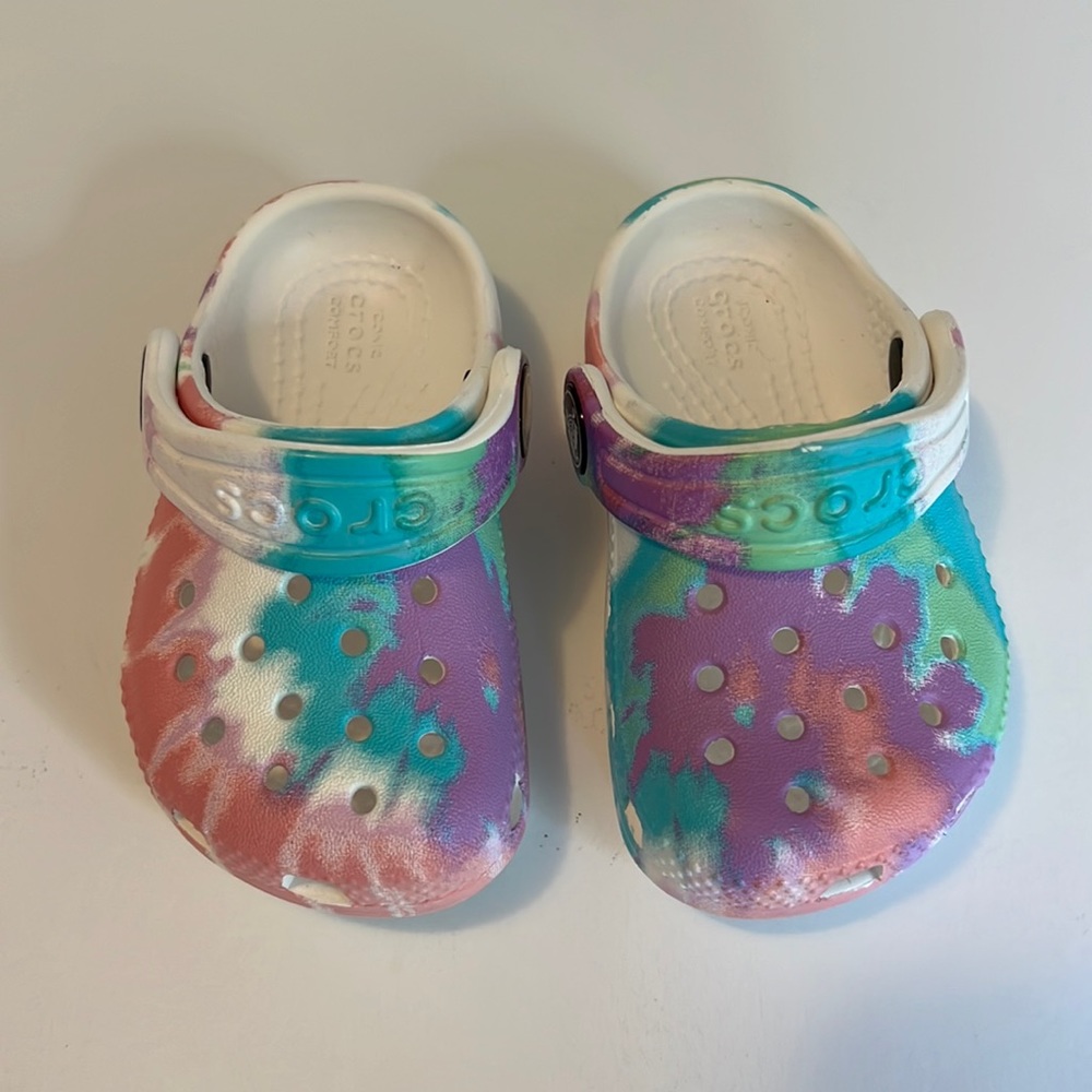 NWOT Tie Dye Crocs - Size 4 (little kids)